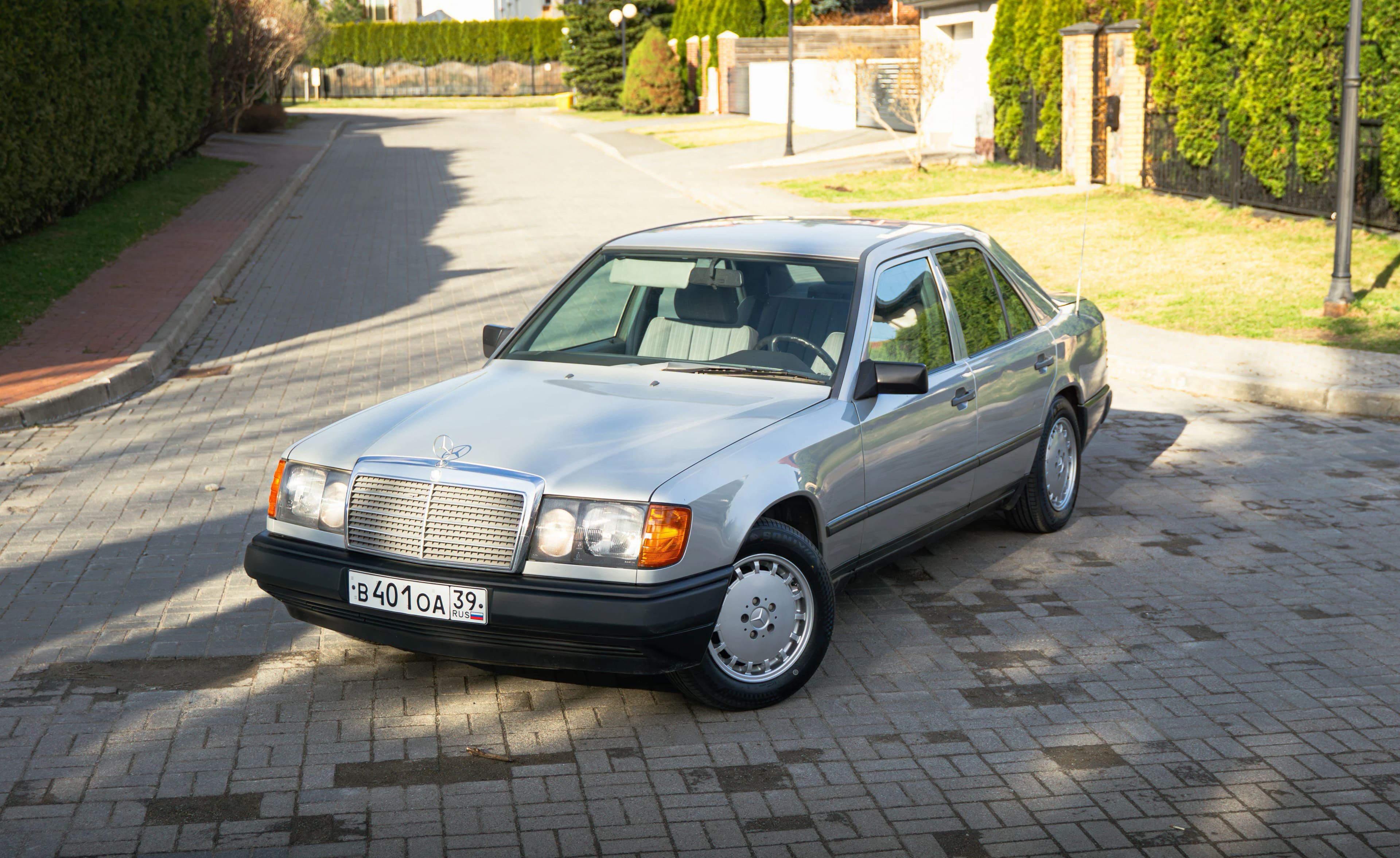 Mercedes-Benz 124
